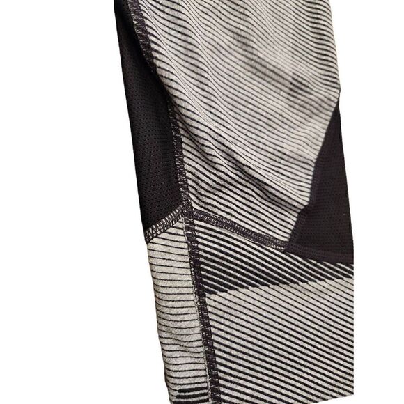 Athleta Zip Pocket 7/8 legging gray/black Size small poly/lycra - Picture 13 of 13